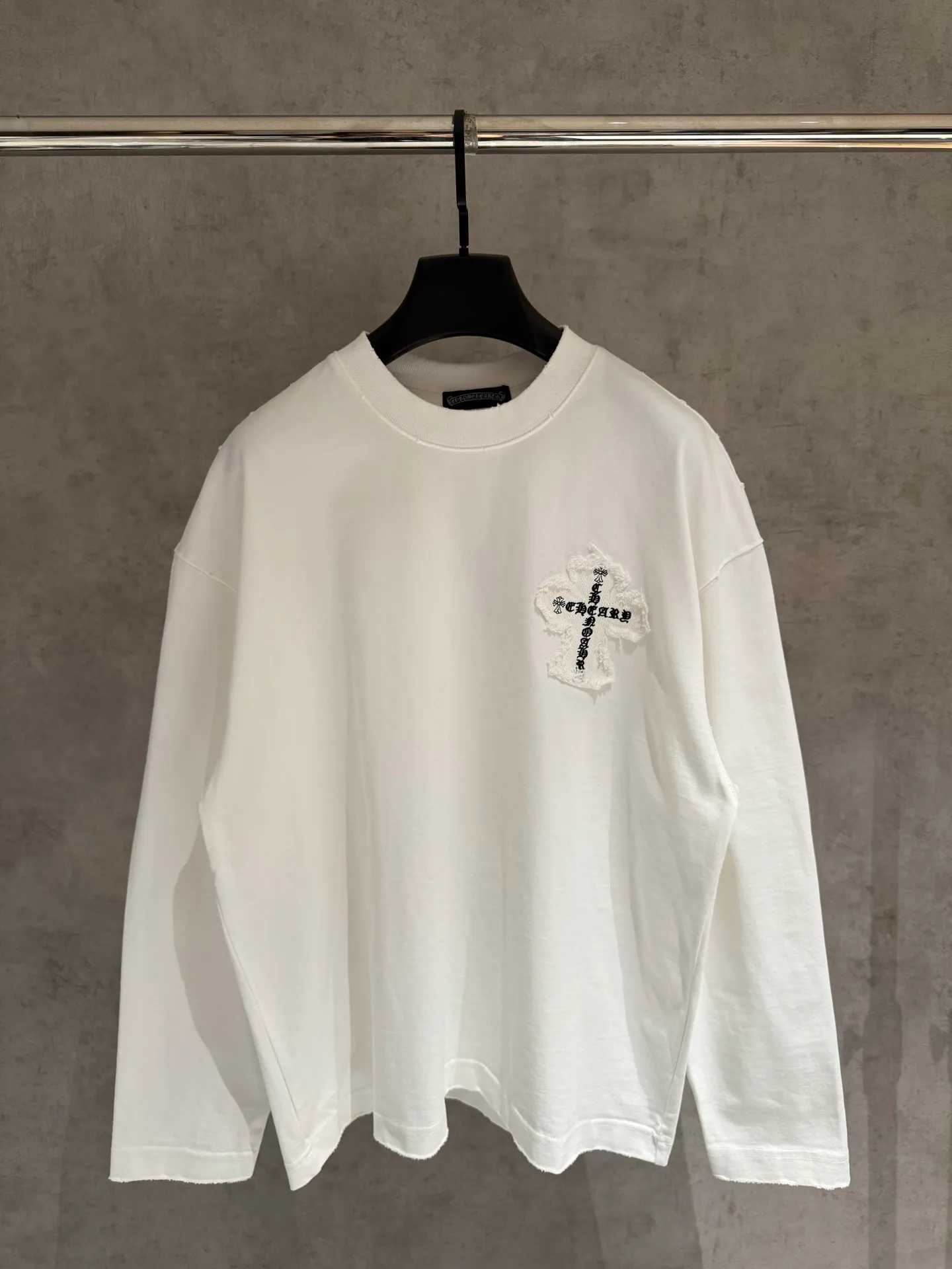 🅿️350 [Strict quality control] CH Croixin's new long-sleeved sweatshirt T-shirt. Heavy 420g double yarn fabric. Wash the whole garment twice. Frayed and torn on all four sides. Heavy fabric. The neckline is made of icy Solona. Loose fit. Deep, wide and stylish. No deformation or shrinkage. Color: 3 colors, black, white and gray. Size: M-2xl